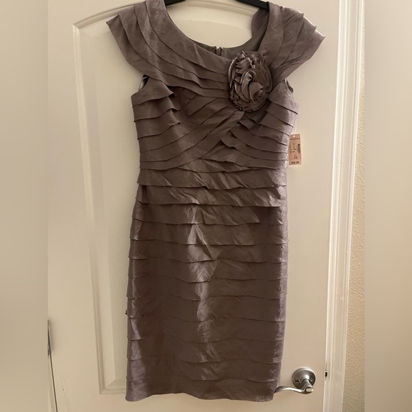 Silver/Grey Cocktail Dress - Picture 1 of 4
